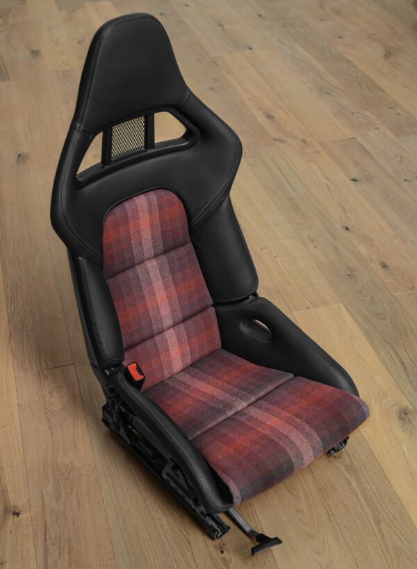 Folded carbon Porsche 997 bucket seat inserts