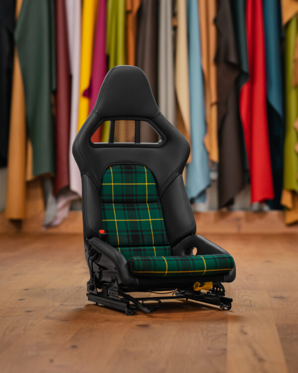 Folded carbon Porsche 997 bucket seat inserts