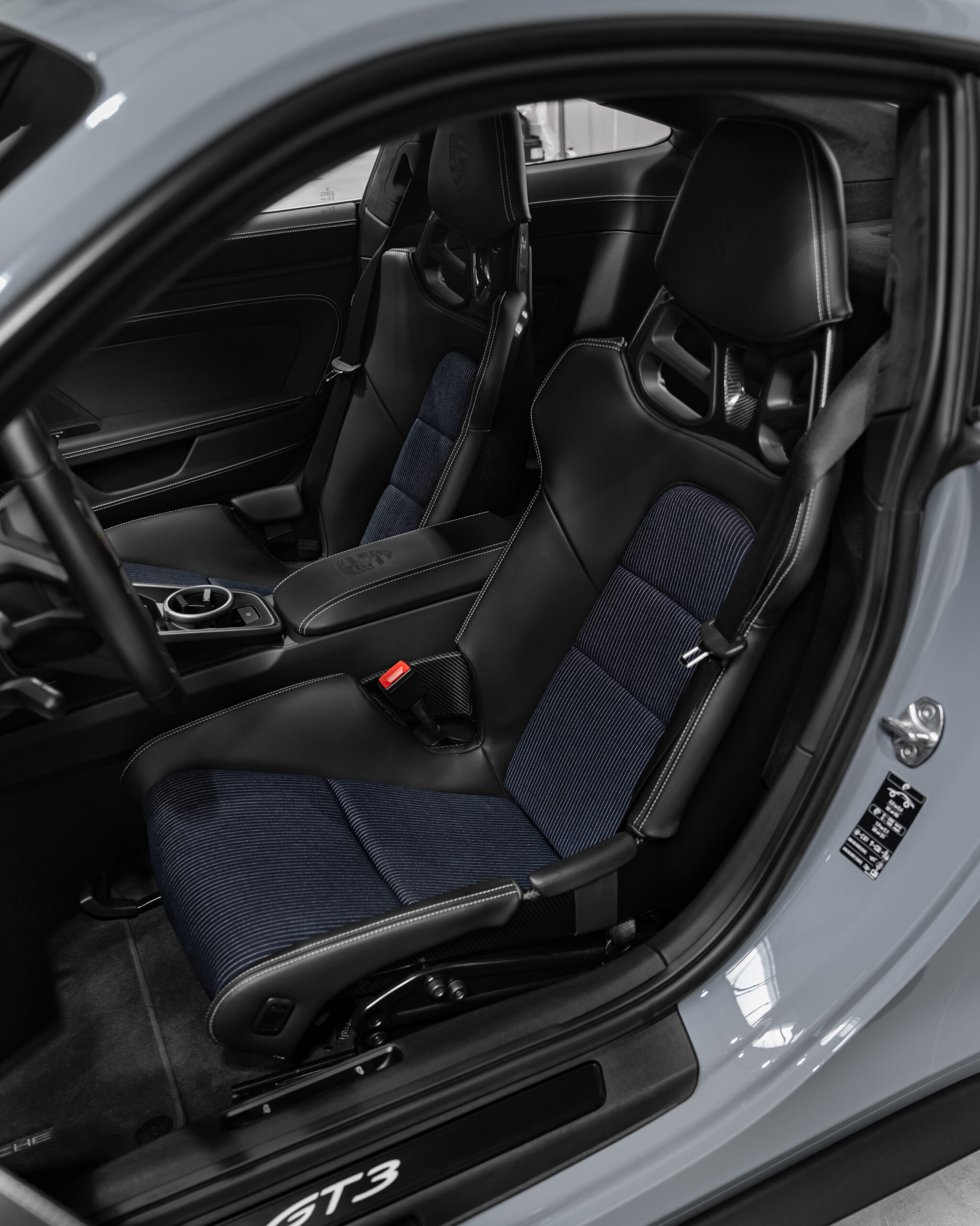 Custom seat inserts LWB 918 carbon buckets – Bild 292