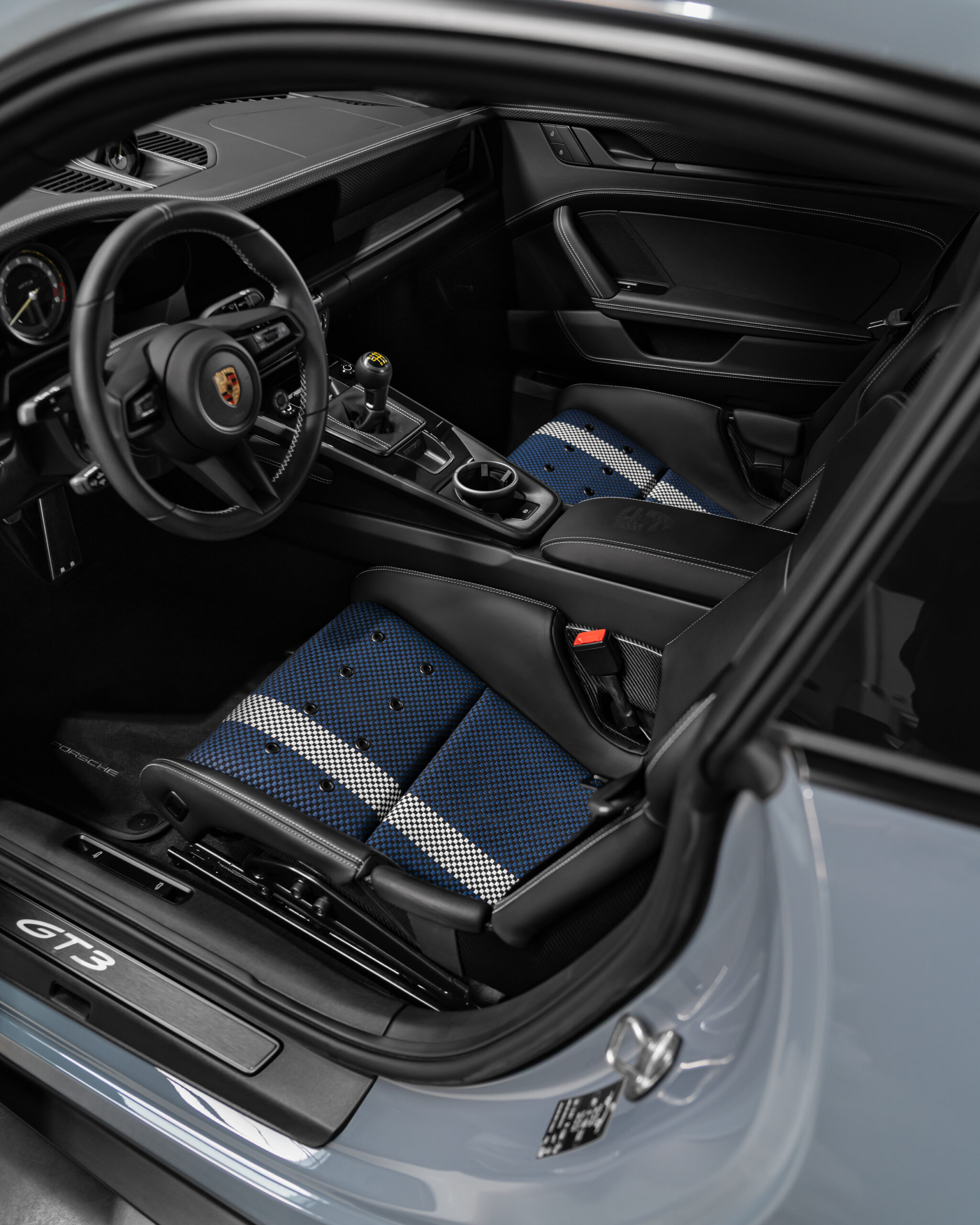 Custom seat inserts LWB 918 carbon buckets – Bild 294