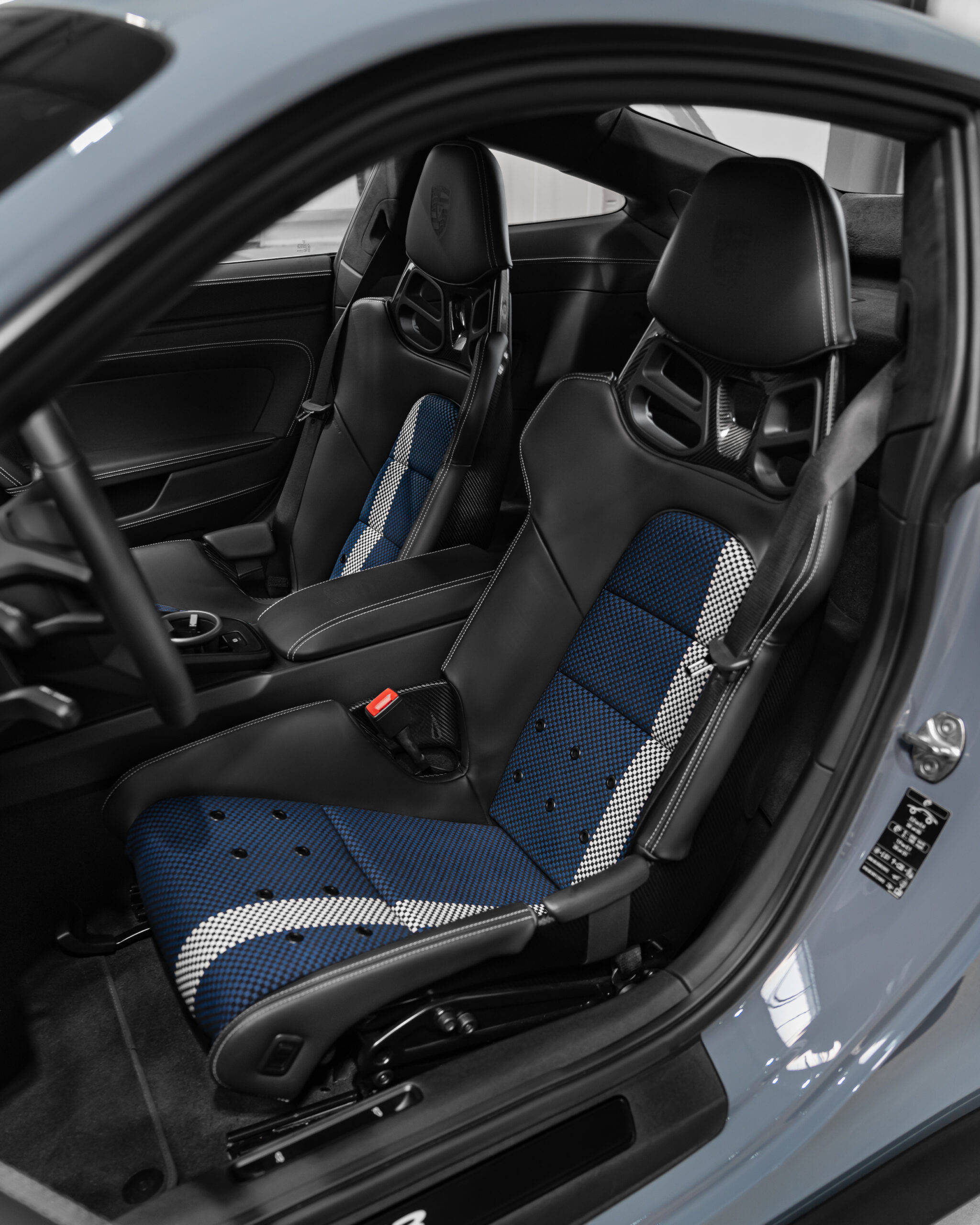 Custom seat inserts LWB 918 carbon buckets – Bild 295