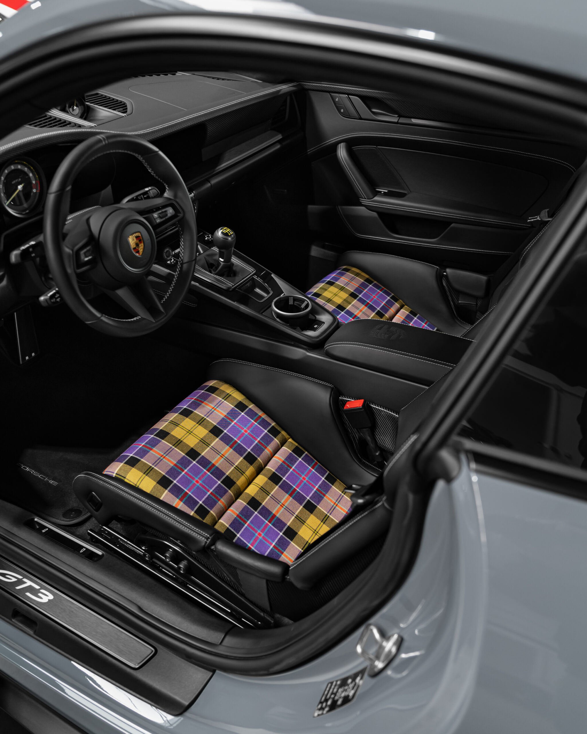 Custom seat inserts LWB 918 carbon buckets – Bild 297