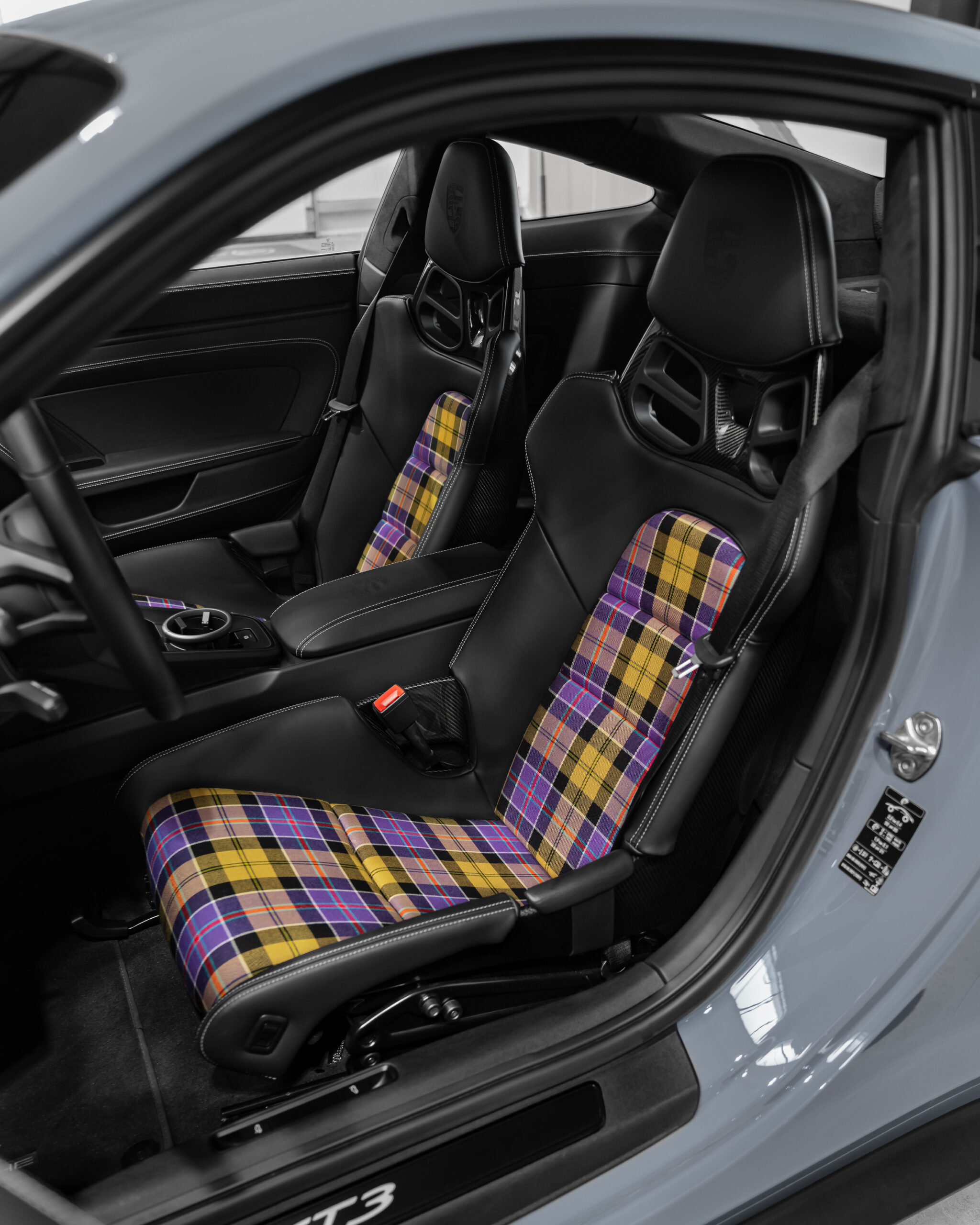 Custom seat inserts LWB 918 carbon buckets – Bild 298