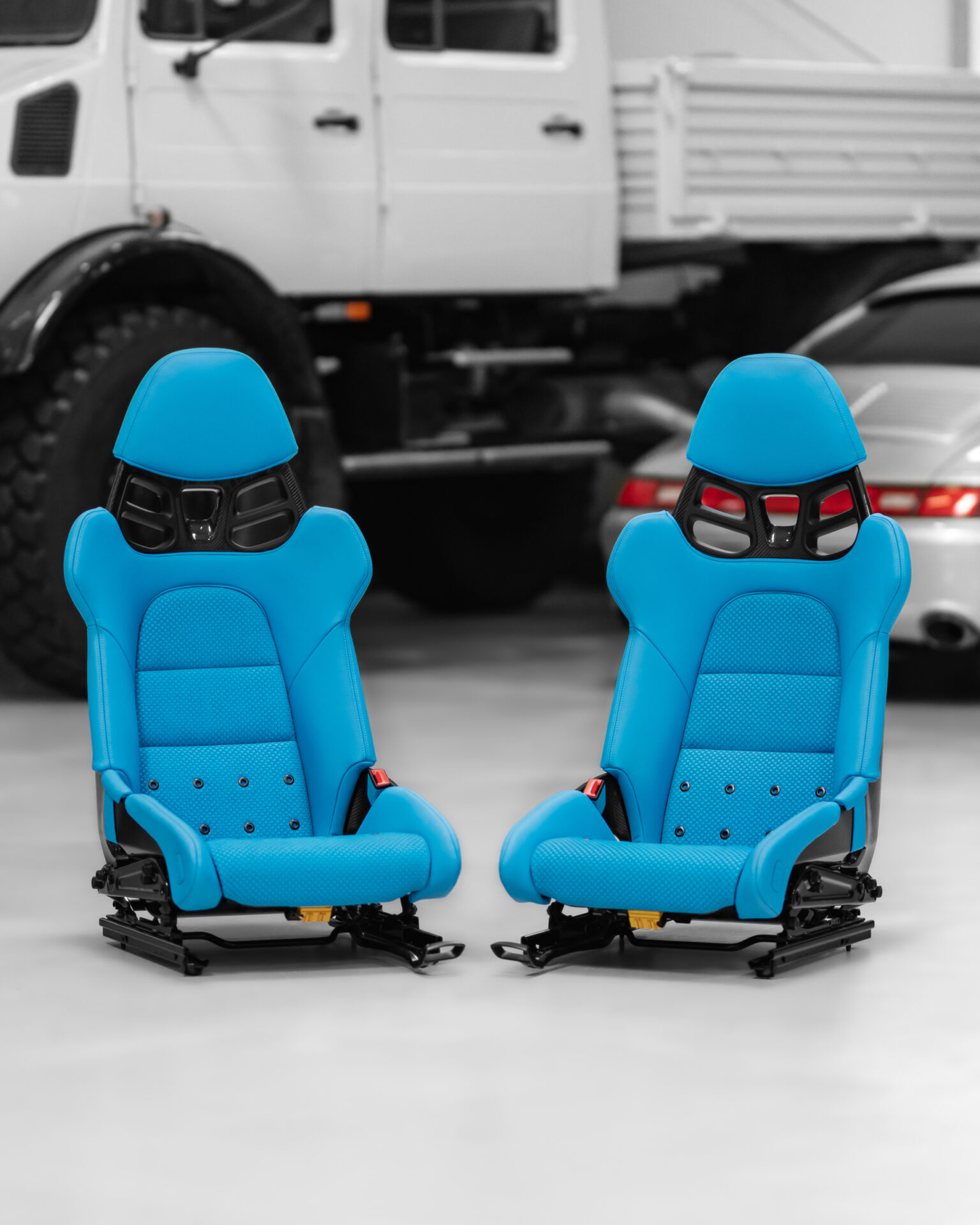 Custom seat inserts LWB 918 carbon buckets – Bild 193