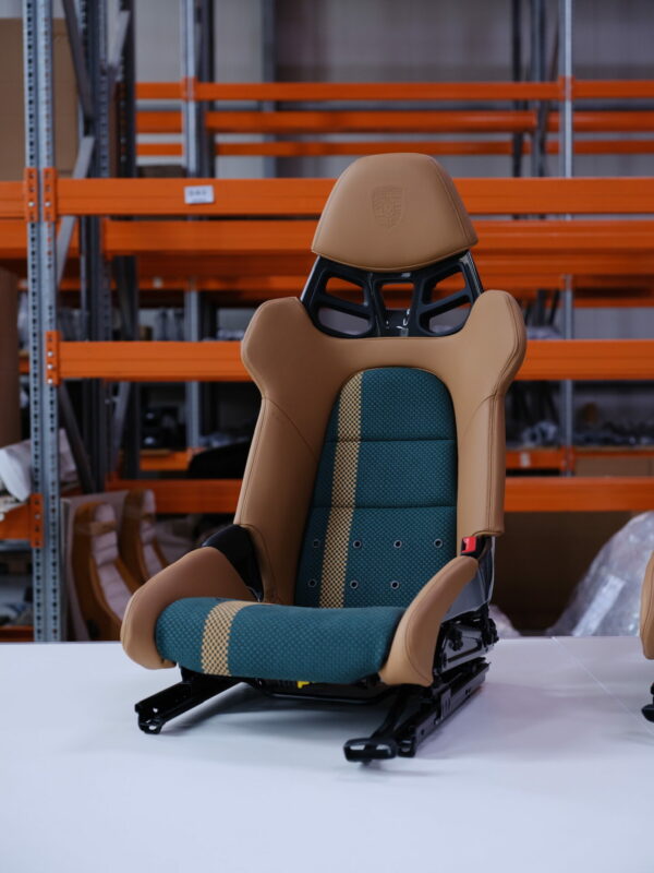 Custom seat inserts LWB 918 carbon buckets – Bild 36