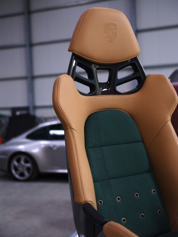 Custom seat inserts LWB 918 carbon buckets – Bild 39