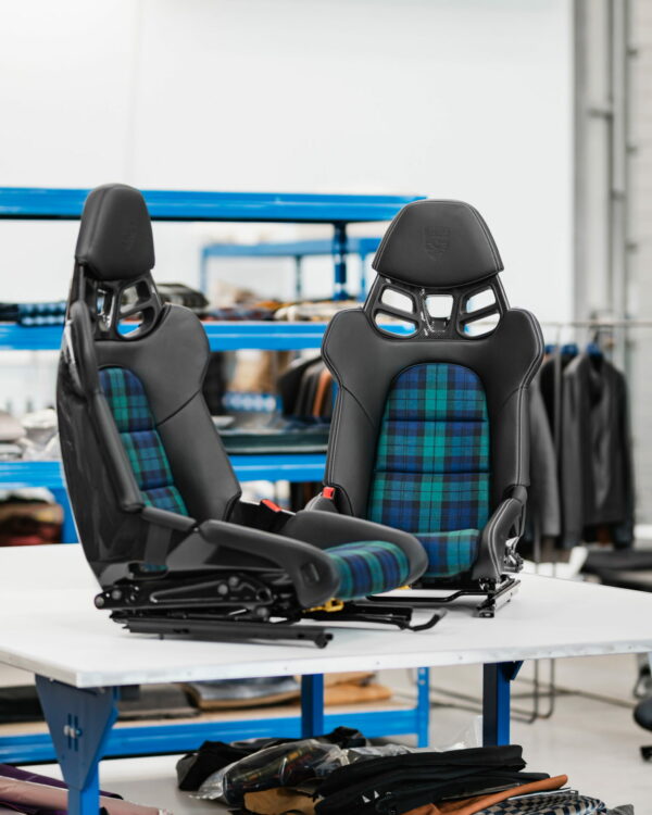 Custom seat inserts LWB 918 carbon buckets – Bild 42