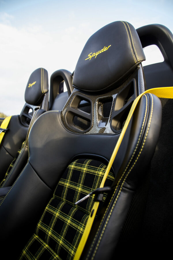 Custom seat inserts LWB 918 carbon buckets – Bild 16