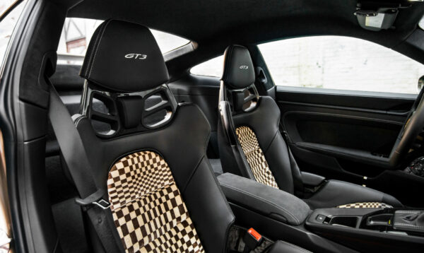 Custom seat inserts LWB 918 carbon buckets – Bild 7