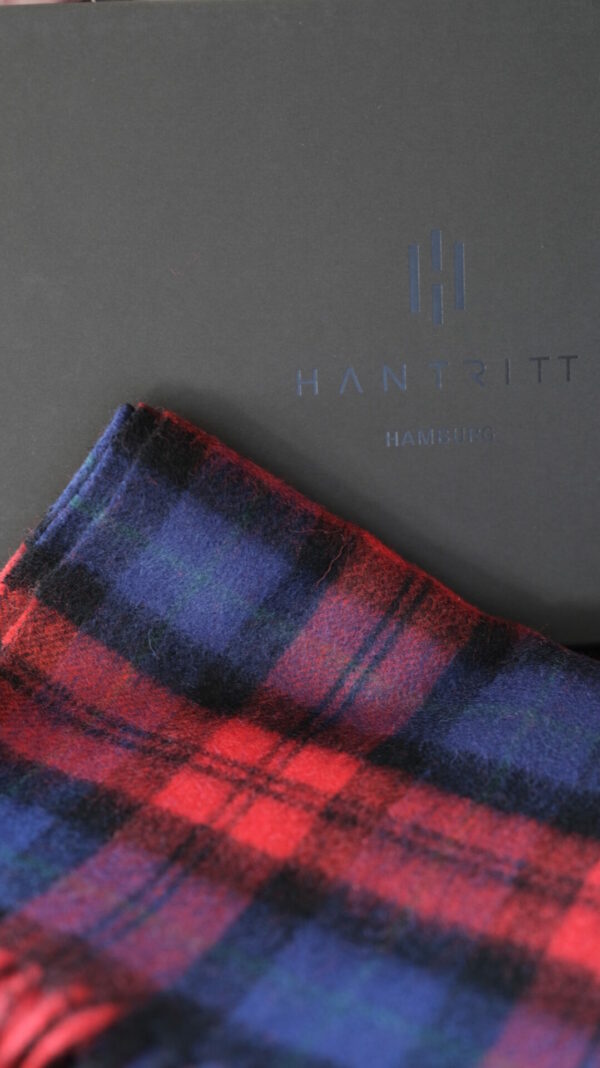 Hantritt tartan red & blue wool scarf – Bild 9