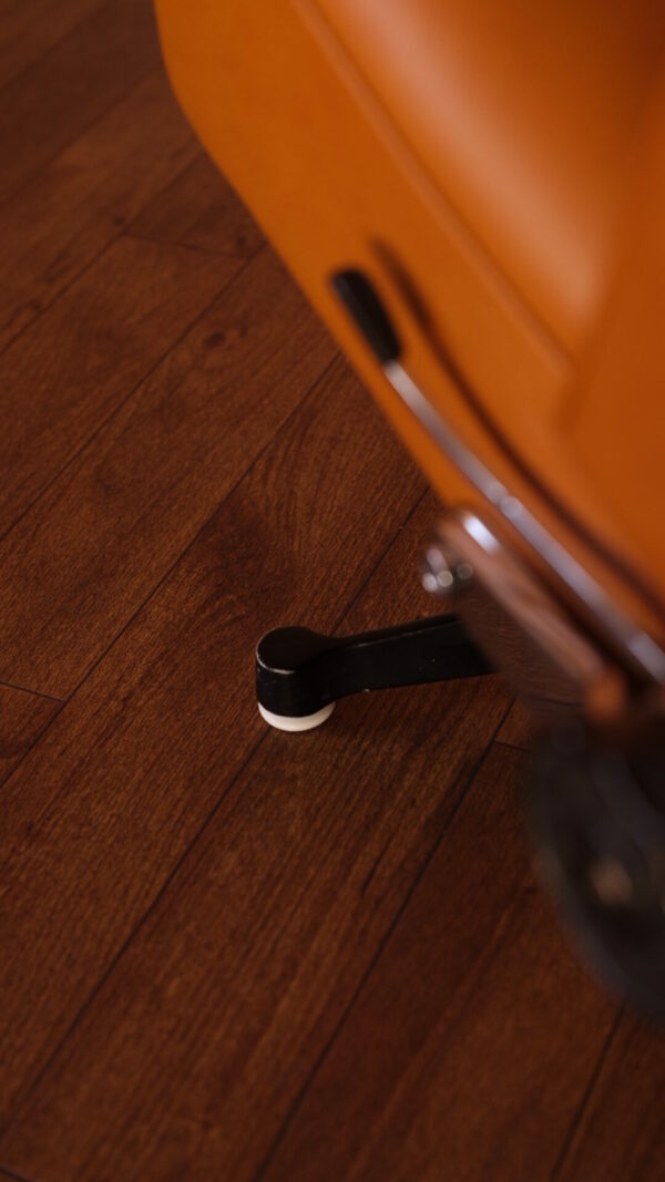 Custom lounge & office chair - Image 5
