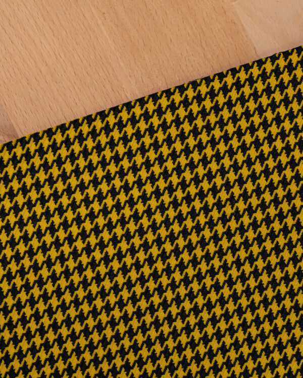 Houndstooth black and yellow fabric. Content: 100% Polyester.