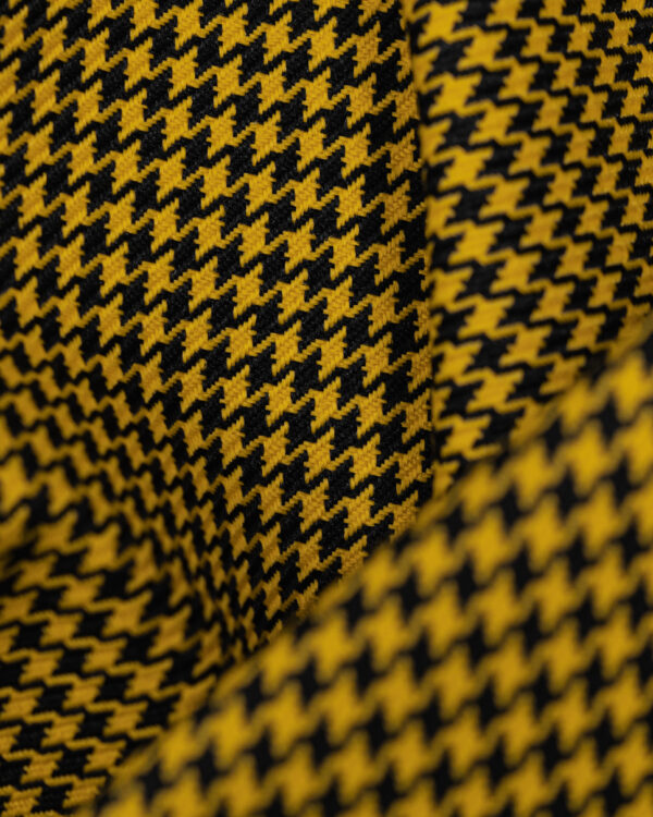 Houndstooth black and yellow fabric. Content: 100% Polyester.