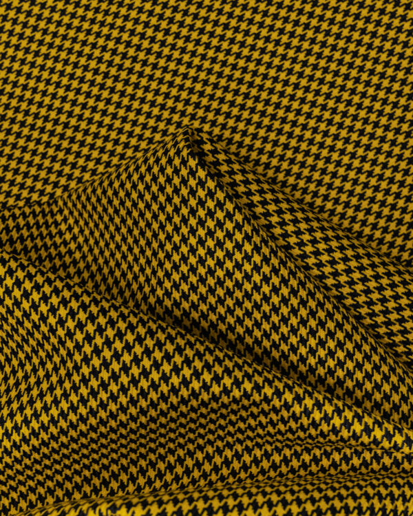 Houndstooth black and yellow fabric. Content: 100% Polyester.