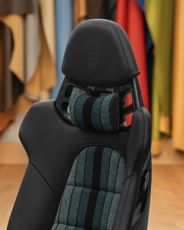 Headrest pillow for Porsche LWB 918 fixed carbon bucket seats