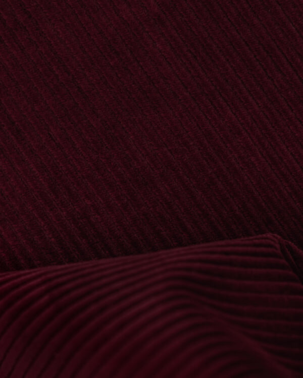 Kordsamt / Corduroy / Cord / Cord velvet coarse fabric in red.