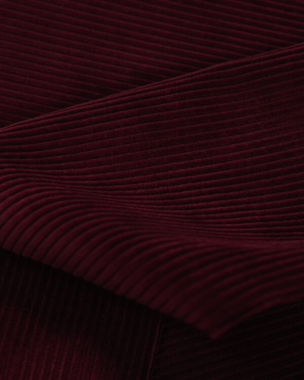 Kordsamt / Corduroy / Cord / Cord velvet coarse fabric in red.