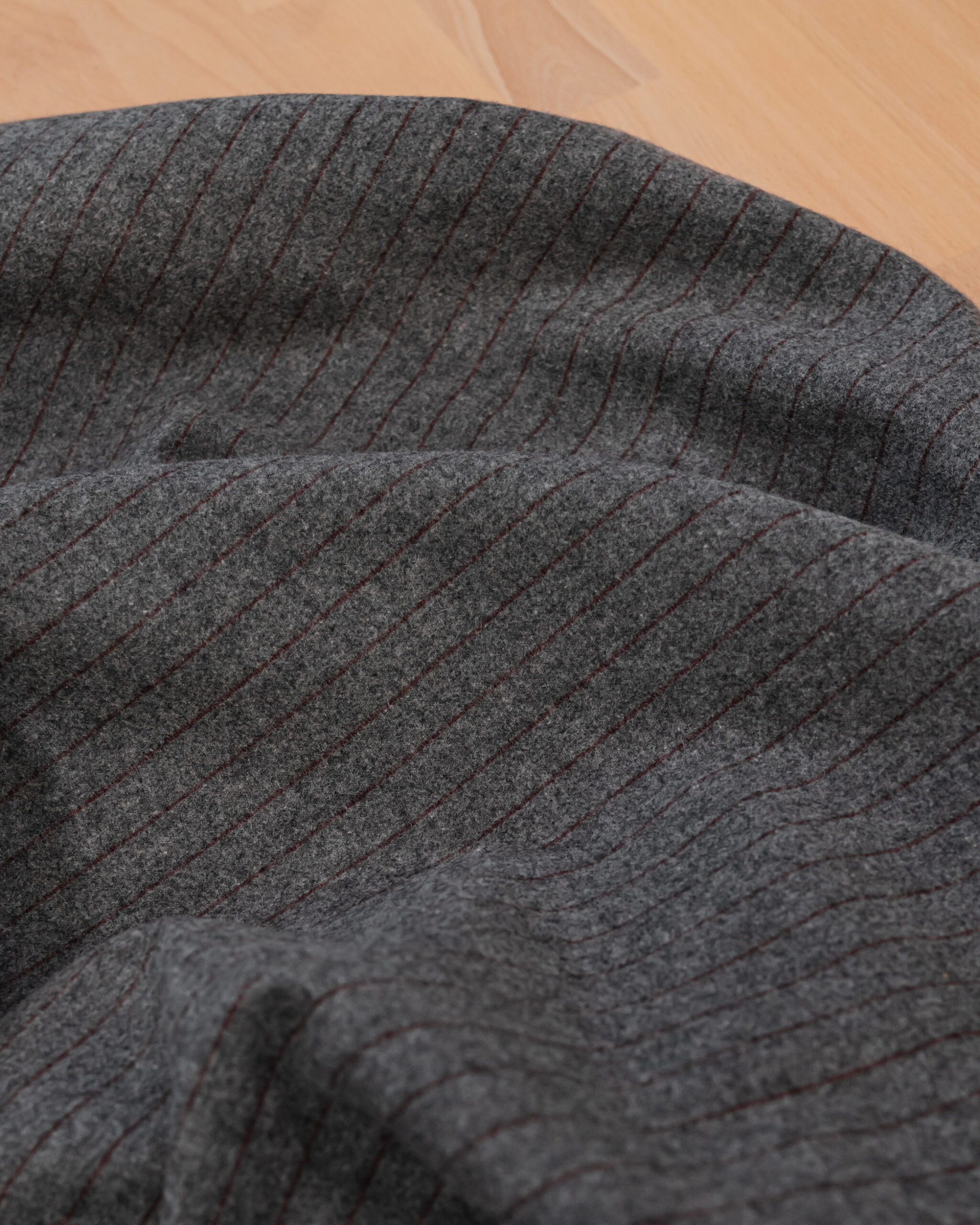 Stripes Flannel grey (red stripes)